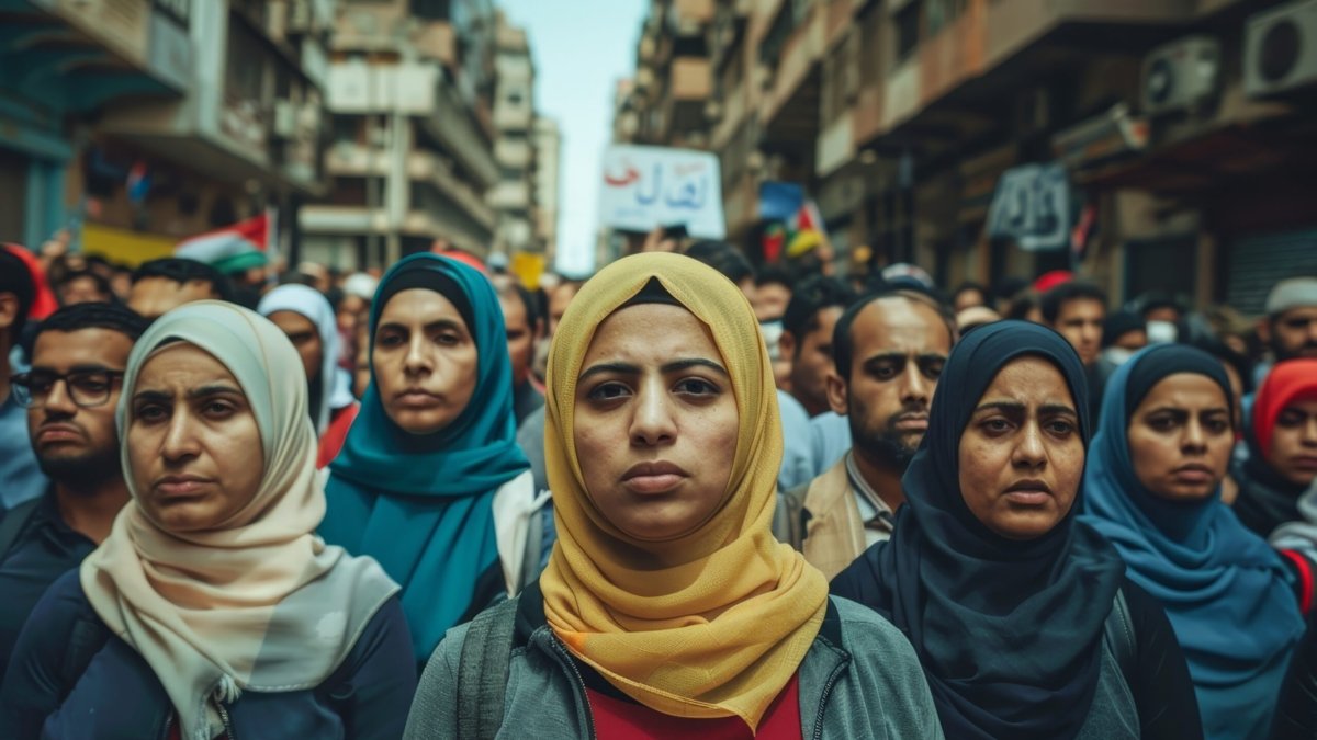 arab-people-demonstrating-together